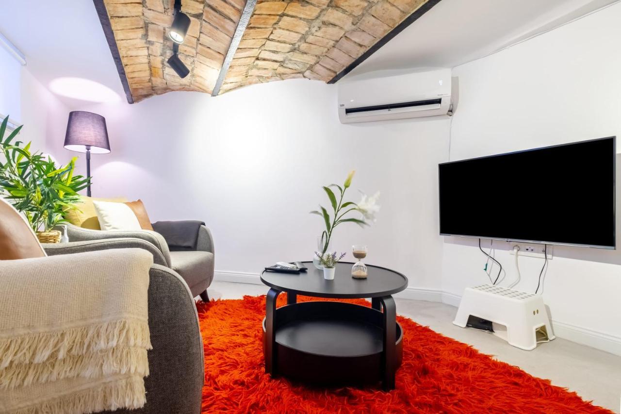Vibrant Flat 5 Minutes Walk To Istiklal In Beyoglu Appartement Istanboel Buitenkant foto