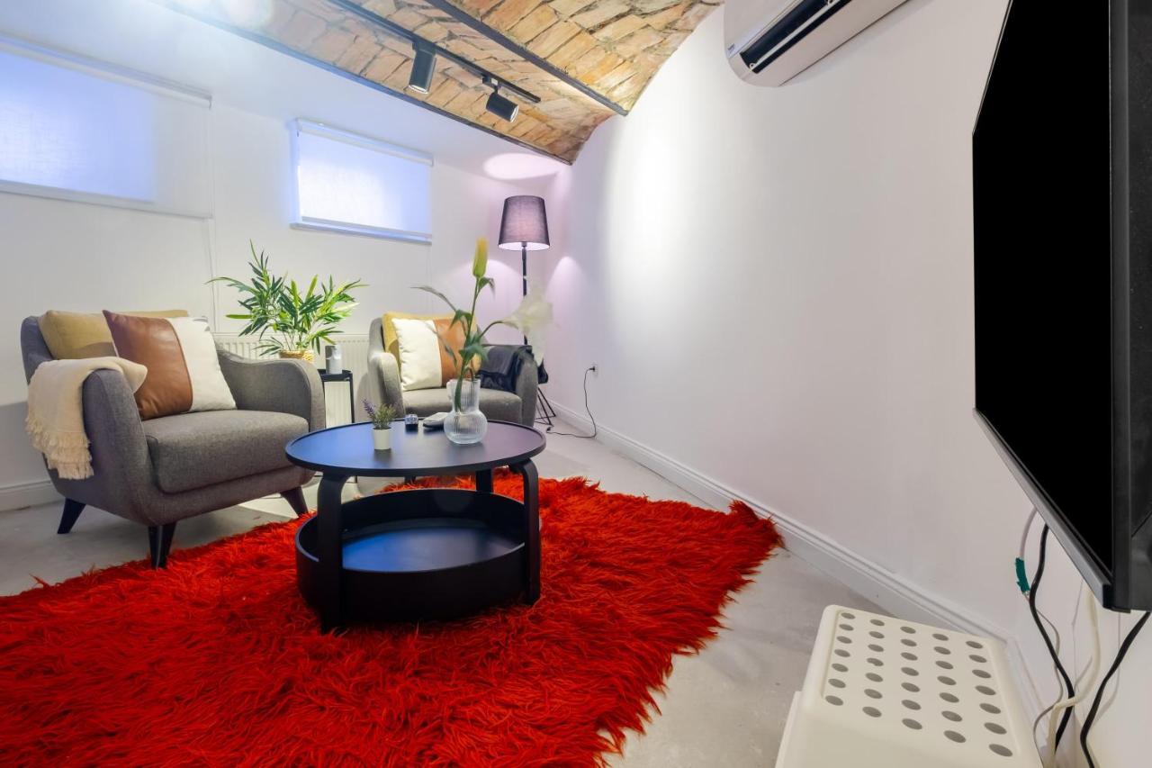 Vibrant Flat 5 Minutes Walk To Istiklal In Beyoglu Appartement Istanboel Buitenkant foto