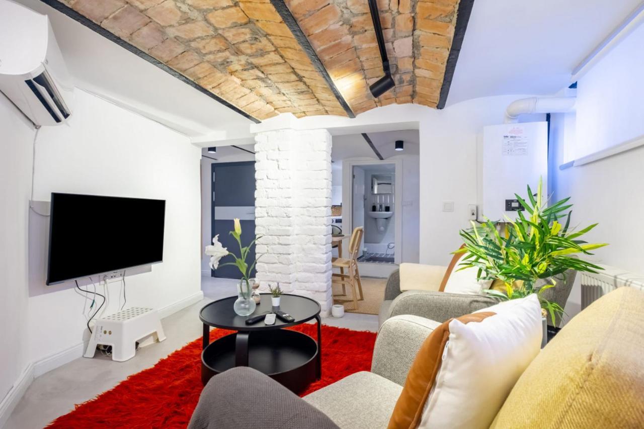 Vibrant Flat 5 Minutes Walk To Istiklal In Beyoglu Appartement Istanboel Buitenkant foto