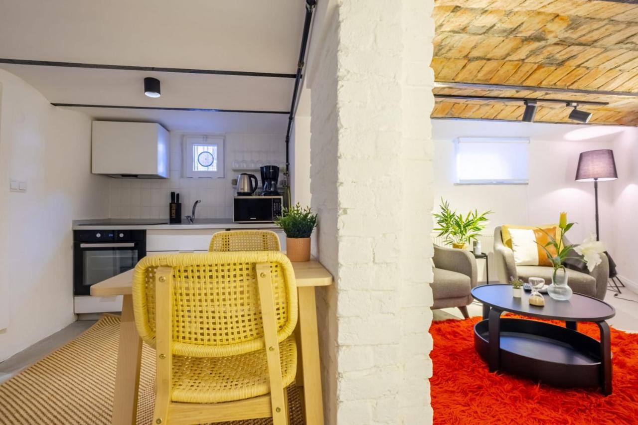 Vibrant Flat 5 Minutes Walk To Istiklal In Beyoglu Appartement Istanboel Buitenkant foto